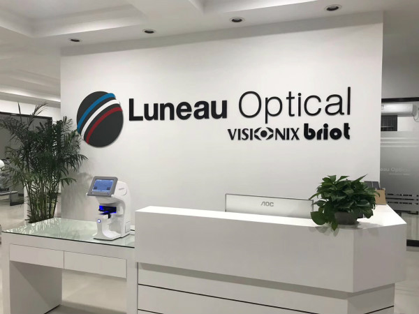 熱烈祝賀上海邁維動漫與寧波路尼奧光學設備有限公司成功簽約，共同開啟電腦驗光儀設備展示三維動畫的制作之旅！(圖1)